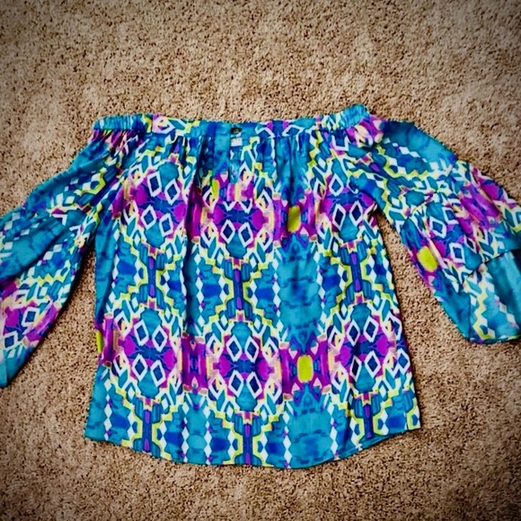 Alice & Trixie Tops - NWOT ❤️SALE❤️ 100% Silk Alice & Trixie/Stitch Fix Top. GORGEOUS COLORS!